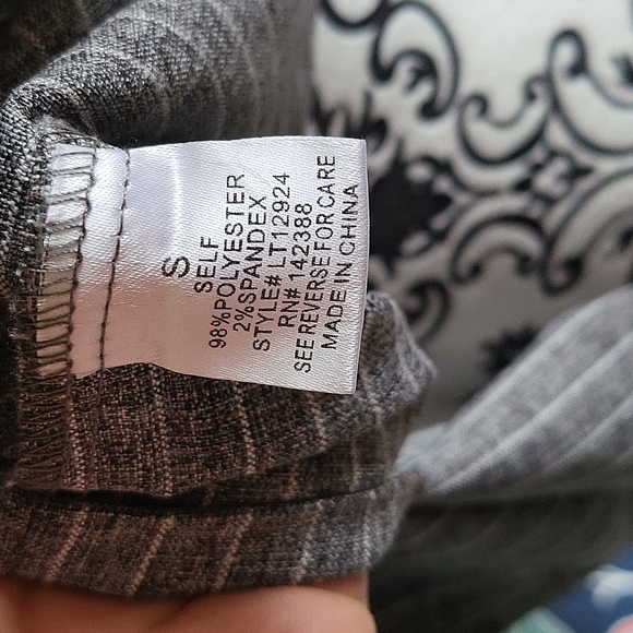 Essue Top - Picture 8 of 9